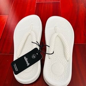 Fun sandals by ALLBIRDS!